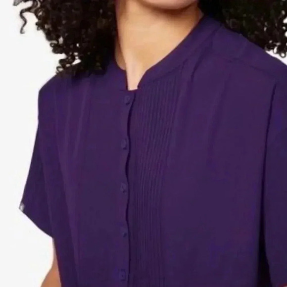 FIGS Technical Collection Purple Mua Pintuck Scrub Short Sleeve Top - Picture 2 of 8